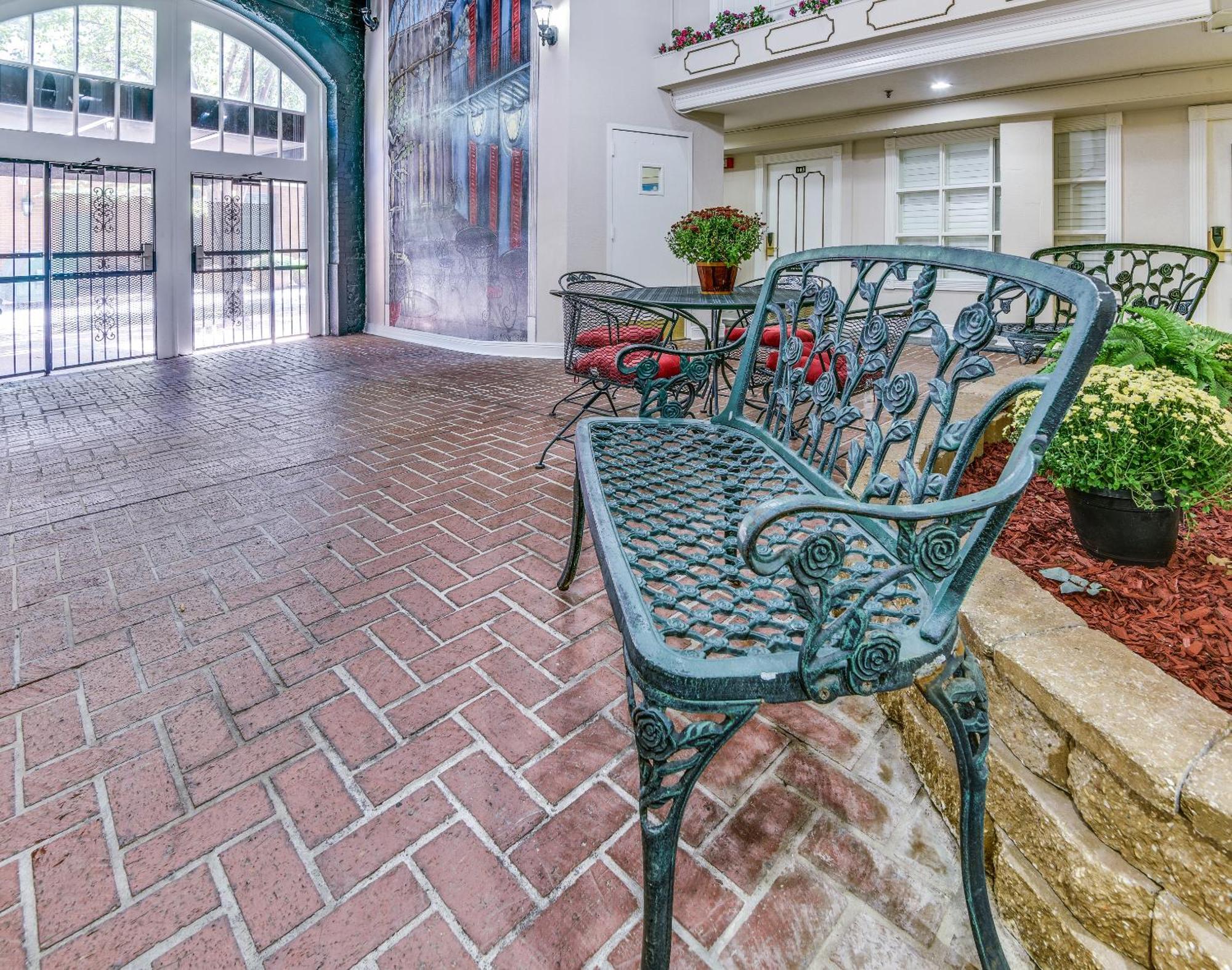 Plaza Suites Downtown New Orleans Exterior photo
