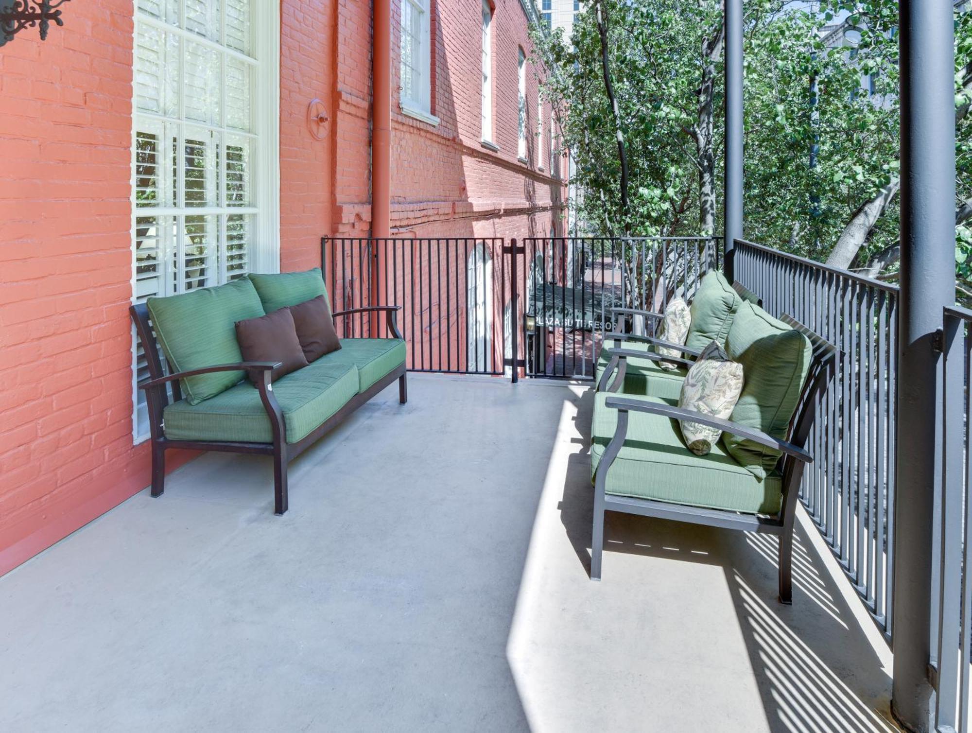 Plaza Suites Downtown New Orleans Exterior photo